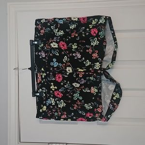 Torrid NWOT Size 22 3.5 Inch Stretch floral shorts